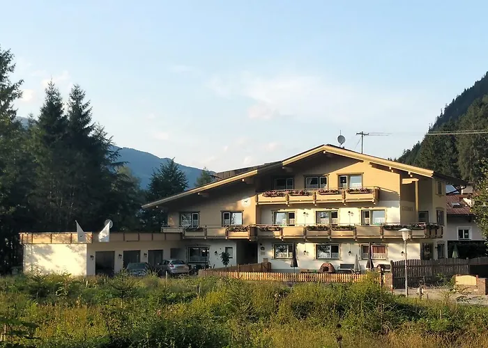 Amadeus Zillertal Tirol Готель *