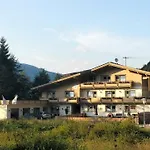 Amadeus Zillertal Tirol 호텔 *